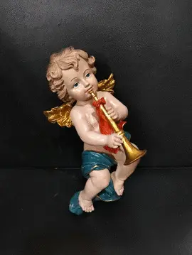 ÁNGEL EN RESINA PARA COLGAR, CON TROMPETA. 18,5 CM